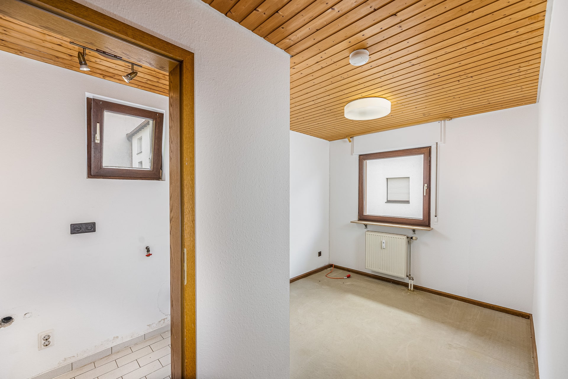Viel Platz zum Entfalten! Zentral gelegene 6-Zimmer-Wohnung mit 2 TG-Stellplätzen in Ettlingen - separates Zimmer mit WC