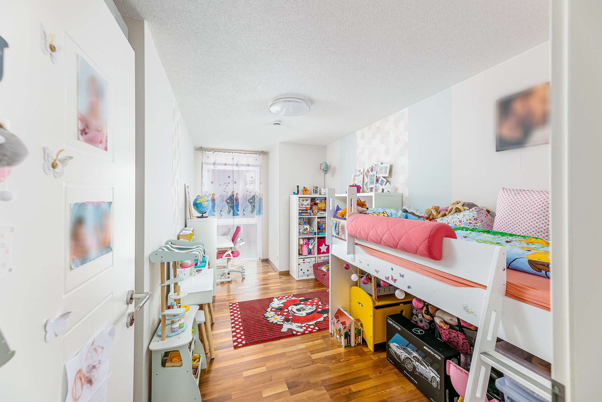 Kinderzimmer - Das Wohnglück gefunden: Moderne 4-Zimmer-Wohnung mit hochwertiger Ausstattung und tollem Garten